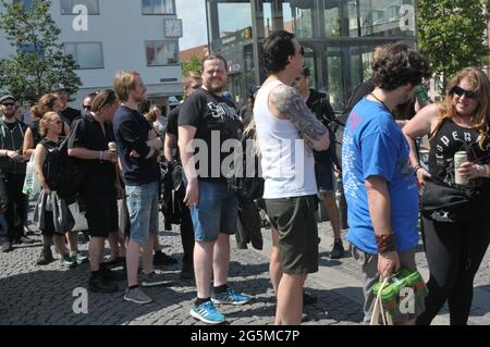 Copenhague /Danemark./ 20 juin 2019/les fans arrivent au festival de musique métallique de Copenhague sur amager dans la capitale danoise Copenhague 100 et 100 heures pour le bus t. Banque D'Images