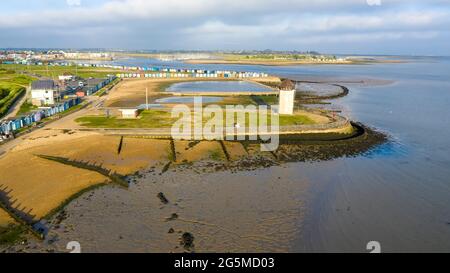 Tour de phare de Brightlingsea au coucher du soleil avec une journée spéciale de bord de mer à la lumière étonnante, Essex, Angleterre, Royaume-Uni Banque D'Images