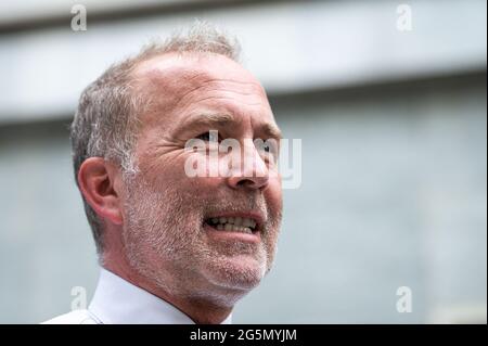 Turin, Italie. 28 juin 2021. Paolo Damilano regarde pendant une conférence de presse pour présenter le candidat des partis politiques de droite pour le maire de Turin Paolo Damilano. L'élection municipale de Turin doit avoir lieu le 2021 octobre. Credit: Nicolò Campo/Alay Live News Banque D'Images