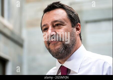 Turin, Italie. 28 juin 2021. Matteo Salvini, chef du parti Lega, regarde pendant une conférence de presse pour présenter le candidat des partis politiques de droite pour le maire de Turin Paolo Damilano. L'élection municipale de Turin doit avoir lieu le 2021 octobre. Credit: Nicolò Campo/Alay Live News Banque D'Images