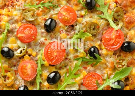 Pizza savoureuse comme fond, gros plan Banque D'Images