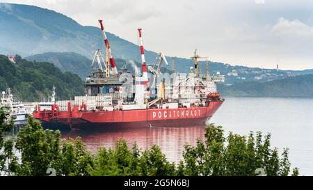 Navire-conteneur russe brise-glace nucléaire Sevmorput Corporation FSUE Atomflot ou Rosatomflot. Port maritime commercial de terminal à conteneurs. Banque D'Images