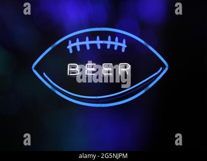 Ballon de football Green Neon Beer Sign, Neon composite image. Forme de football créée à l'aide d'éléments provenant de plusieurs images Banque D'Images