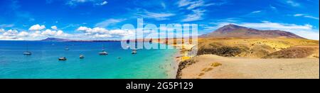 Vue panoramique sur Papagayo, Playa Blanca Lanzarote, Iles Canaries Volcaniques tropicales Espagne.plages et côte espagnoles. Banque D'Images