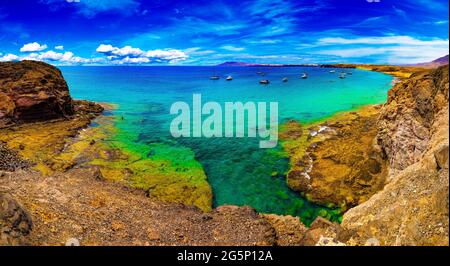 Vue panoramique sur Papagayo, Playa Blanca Lanzarote, Iles Canaries Volcaniques tropicales Espagne.plages et côte espagnoles. Banque D'Images