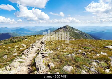 Franconia Ridge Trail Winds South vers Mount Lincoln's Summit. Banque D'Images