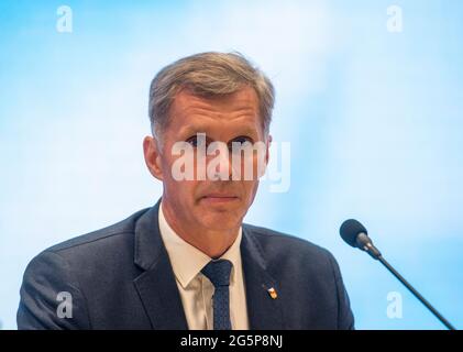 Prague, République tchèque. 29 juin 2021. Jiri Kejval, président du Comité olympique tchèque, prend la parole après la session plénière du Comité olympique tchèque (COV) pour approuver les candidatures aux Jeux Olympiques à Tokyo, Prague, République tchèque, le 29 juin 2021. Crédit : Katerina Sulova/CTK photo/Alamy Live News Banque D'Images