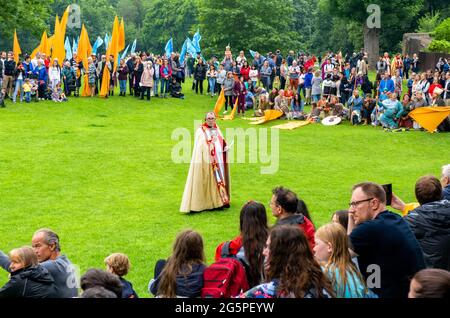 Pèlerinage d'Alban 2021 célébration de Saint Alban, premier Saint de Grande-Bretagne, réadoptant son dernier voyage - clergé relatant les événements de Saint Alban Banque D'Images