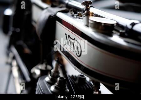 ancien réservoir de carburant de moto norton vintage Banque D'Images