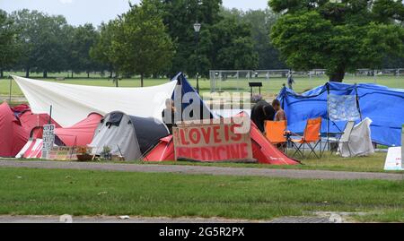 Londres, Royaume-Uni, 29 juin 2021, quarante tentes de camping à Clapham Common demandent au gouvernement britannique d'abroger la loi sur le coronavirus, qui nuit aux aînés et au NHS, nous sommes ici pour récupérer nos communautés, Lockdown est un obstacle à notre liberté le 29 juin 2021 à Londres, Royaume-Uni. Banque D'Images