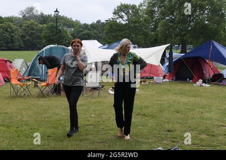 Londres, Royaume-Uni, 29 juin 2021, quarante tentes de camping à Clapham Common demandent au gouvernement britannique d'abroger la loi sur le coronavirus, qui nuit aux aînés et au NHS, nous sommes ici pour récupérer nos communautés, Lockdown est un obstacle à notre liberté le 29 juin 2021 à Londres, Royaume-Uni. Banque D'Images