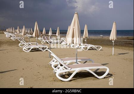 La plage Mackenzie à Larnaca. Chypre Banque D'Images