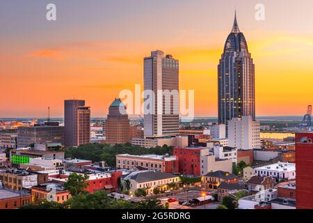 Mobile, Alabama, États-Unis d'horizon du centre-ville de haut en bas à la tombée de la nuit. Banque D'Images