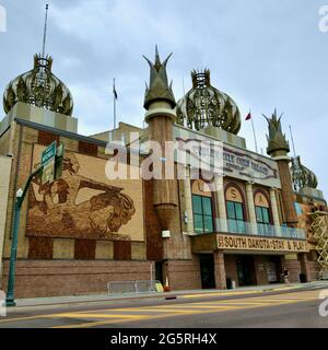 Le Corn Palace, ou le seul Corn Palace du monde et le Mitchell Corn Palace est un bâtiment mauresque de renouveau qui est décoré avec des cultures d'art, le Corn. Banque D'Images