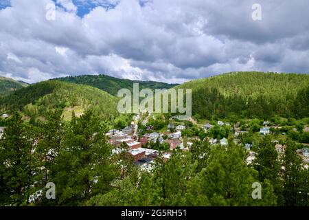 Vue d'ensemble de Deadwood, Dakota du Sud, Etats-Unis. Du cimetière de Mount Moriah. Ville historique fondée en 1876 Banque D'Images