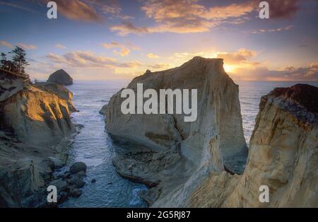 Côte de l'Oregon, Cap Kiwanda, parc national, paysage, côte du pacifique, coucher de soleil, falaises, paysage Banque D'Images