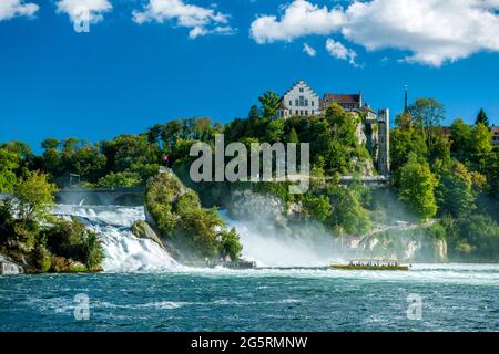 Rheinfall, Wasserfall, Rhein, Boot, Schloss Laufen, Wolken, Kanton Schaffhausen und Zürich Banque D'Images