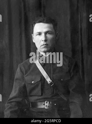 URSS - vers 1941 : photo prise en URSS retouche moderne, portrait d'un lieutenant-officier des troupes ferroviaires de l'Armée Rouge. Banque D'Images