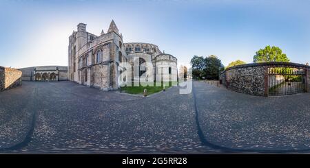 Vue panoramique à 360° de Norwich, Norfolk, Royaume-Uni – juin 2021. Vue panoramique sphérique sans couture à 360 degrés de la cathédrale de Norwich