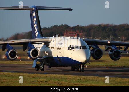 G-LUXE, une BAe 146 exploitée par le FFAAM (Facility for Airborne Atmospheric Measurements), à l'aéroport international de Prestwick à Ayrshire, en Écosse. Banque D'Images