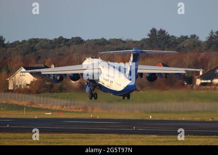 G-LUXE, une BAe 146 exploitée par le FFAAM (Facility for Airborne Atmospheric Measurements), à l'aéroport international de Prestwick à Ayrshire, en Écosse. Banque D'Images