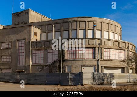 Branche latérale semi-circulaire de la Maison des Soviets du district de Narvsly, architecte Trotskiy, 1930-1935, style constructiviste, Saint-Pétersbourg, Russie Banque D'Images