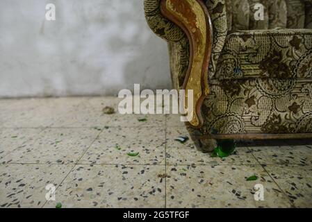 Jérusalem, Israël. 29 juin 2021 . Le 29 juin, la police israélienne avait enlevé les postes de contrôle aux entrées du quartier Sheikh Jarrah. Après six semaines, l'entrée du néigerbhoog n'était pas limitée, ce qui a conduit à des confrontations entre Palestiniens et colons juifs, qui ont été dispersés par la police. (Photo par Matan Golan/Alay Live News) Banque D'Images