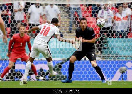 Londres, Royaume-Uni, 29/06/2021, goalchance Raheem STERLING (ENG) contre goalwart Manuel NEUER l. et Mats HUMMELS r. (GER), action, Round of 16, Game M44, Angleterre (ENG) - Allemagne (GER), le 29 juin 2021 à Londres/Grande-Bretagne. Football EM 2020 du 06/11/2021 au 07/11/2021. VÇ€ Banque D'Images