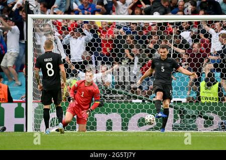 Londres, Royaume-Uni, 29/06/2021, de gauche à droite Toni KROOS (GER), goalwart Manuel NEUER (GER), Mats HUMMELS (GER) déçu après le but à 1: 0, tour de 16, jeu M44, Angleterre (ENG) - Allemagne (GER), le 29 juin 2021 à Londres/Grande-Bretagne. Football EM 2020 du 06/11/2021 au 07/11/2021. VÇ€ Banque D'Images