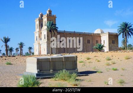 ALGÉRIE. EL MENIAA. LE PÈRE CHARLES DE FOUCAULD FUT ENTERRÉ À EL GOELA LE 26 AVRIL 1929. Banque D'Images