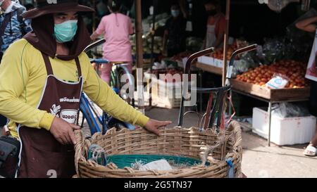 Klong Toey Market Wholesale Wet Market Bangkok Thaïlande le plus grand centre de distribution alimentaire en Asie du Sud-est Banque D'Images