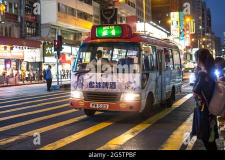 Mong Kok, Kowloon, Hong Kong - 14 OCTOBRE 2017 : transport en commun sur la rue Argyle et Nathan Road, Kowloon, Hong Kong le 14 octobre 2017. Banque D'Images