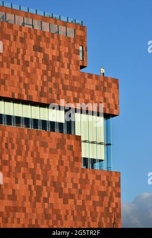 BELGIQUE. ANTWERPEN.OPEN EN 2011, LE MUSÉE AAN DE STROOM (MAS) A ÉTÉ CONSTRUIT SUR L'ANCIEN PORT PAR LES ARCHITECTES DE NEUTELINGS RIEDIJK. DE SON SOMMET (6 Banque D'Images