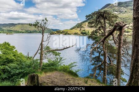 Vue sur le lac et les montagnes environnantes à Ullswater à Cumbria, Royaume-Uni. Prise le 6 juin 2021. Banque D'Images