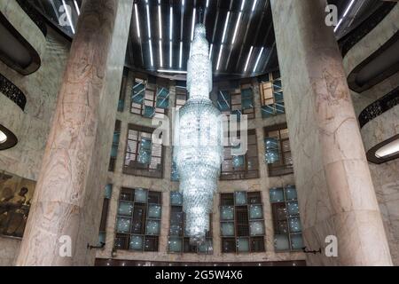 SAO PAULO, BRÉSIL - 3 FÉVRIER 2015 : chandelier dans un bâtiment Banespa à Sao Paulo. Banque D'Images