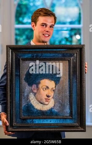 Londres, Royaume-Uni. 30 juin 2021. Un Tintoretto perdu à Benappi Fine Art - le portrait d'un jeune homme vénitien a été longtemps perdu et s'est retourné à une maison de vente aux enchères régionale comme une œuvre non identifiée. Il est sur la vue publique pour la première fois pendant la London Art week qui se déroule du 2 au 16 juillet dans les galeries de Mayfair & St James's, Soho, Bloomsbury, South Kensington, Holland Park et Richmond. Crédit : Guy Bell/Alay Live News Banque D'Images