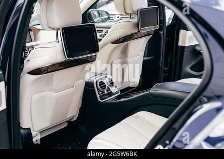 Vue arrière des sièges avant d'une Mercedes Banque D'Images