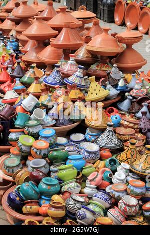 Poterie marocaine à vendre à UN marché de Stall Banque D'Images