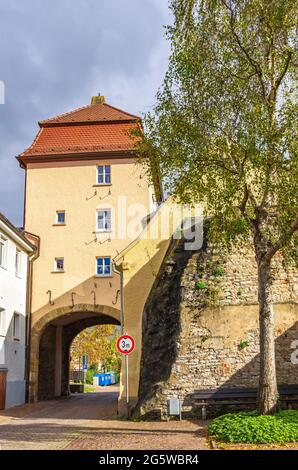 Le Neues Heilbronner Tor (Nouvelle porte Heilbronn), une ancienne porte historique de la vieille ville de Lauffen am Neckar, Bade-Wurtemberg, Allemagne. Banque D'Images