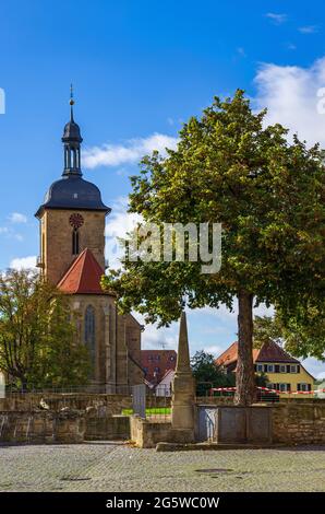 Lauffen am Neckar, Bade-Wurtemberg, Allemagne: Vue de l'église Regiswindis vue de Grafenburg (château du Comte), aujourd'hui hôtel de ville. Banque D'Images