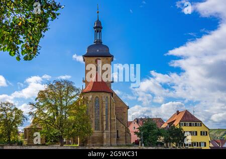 Lauffen am Neckar, Bade-Wurtemberg, Allemagne: Vue de l'église Regiswindis vue de Grafenburg (château du Comte), aujourd'hui hôtel de ville. Banque D'Images