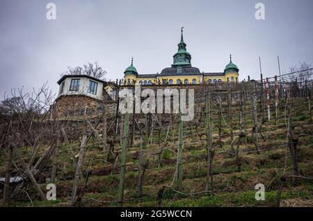 Le Spitzhaus, un ancien pavillon de plaisance du XVIIe siècle et aujourd'hui un restaurant d'excursion populaire, à Radebeul, Saxe, Allemagne. Banque D'Images