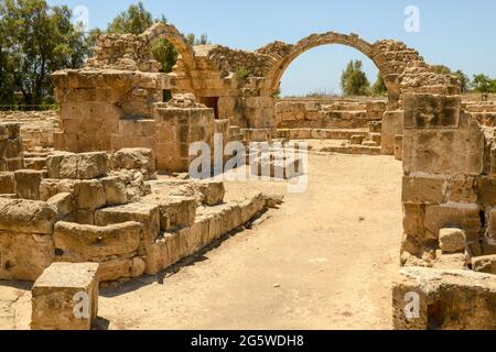 Vue sur les ruines Saranda Kolones de Pafos sur l'île de Chypre Banque D'Images