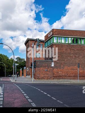 Berlin Mitte, Amperium am Humboldthain. GSG Real Estate Company loue une propriété commerciale dans l'ancienne usine AEG Bâtiment en brique classé historique . Banque D'Images