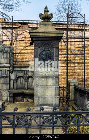 Ancienne tombe de Carl Bechstein dans le cimetière Friedhof der Sophien Gemeinde, Mitte, Berlin Banque D'Images