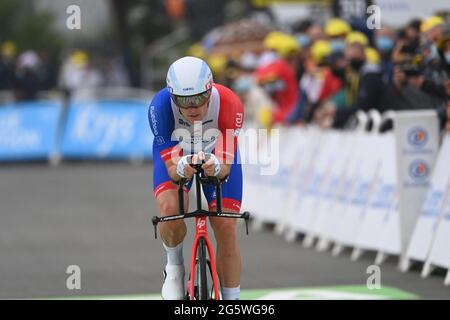 Français Arnaud Demare de Groupama-FDJ traverse la ligne d'arrivée à la cinquième étape de la 108e édition de la course cycliste Tour de France, une course de 27,2 km Banque D'Images