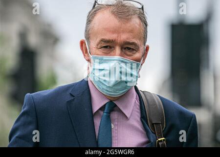 WESTMINSTER LONDRES 30 juin 2021. Simon Hart, secrétaire d'État du pays de Galles et député conservateur de Carmarthen Ouest et Sud Pembrokeshirearrive au Parlement. Credit amer ghazzal/Alamy Live News Banque D'Images