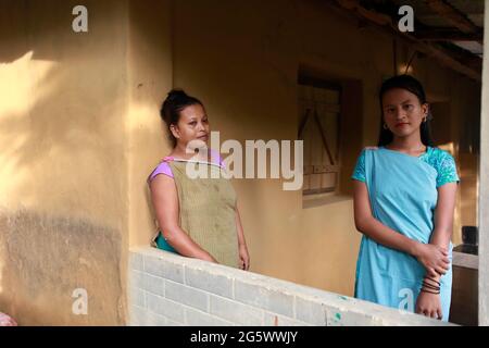 Moulvibazar, Bangladesh - 20 juin 2021 : trente familles de la communauté de Khasia vivent sur la colline de Srimangal à Moulvibazar. La seule source o Banque D'Images