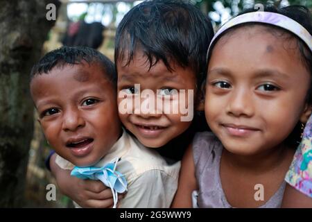 Moulvibazar, Bangladesh - 20 juin 2021 : trente familles de la communauté de Khasia vivent sur la colline de Srimangal à Moulvibazar. La seule source o Banque D'Images