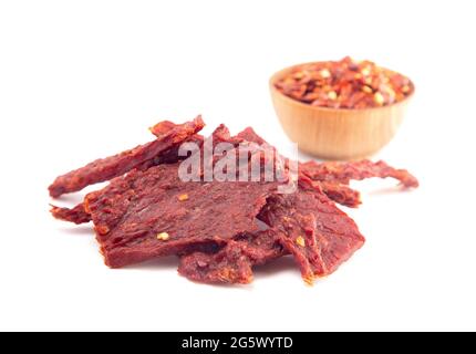 Une Pile de la charque chaude et épicée avec des flocons de piment rouge Banque D'Images